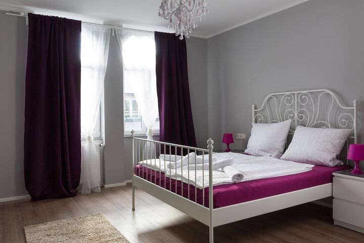 Room 4 of 18