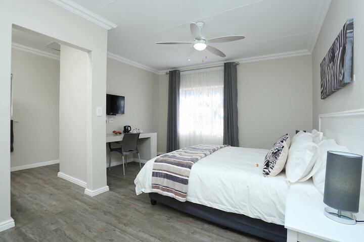 Room 6 of 16