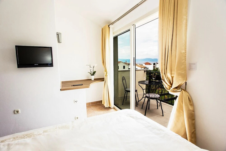 Room 4 of 17
