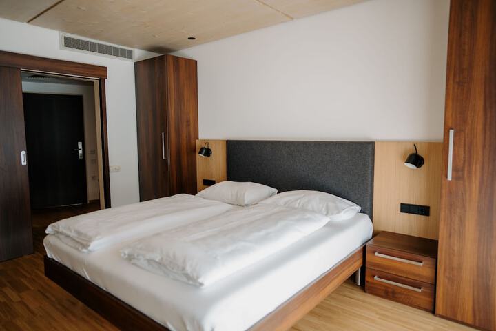Room 3 of 37
