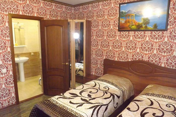 Room 3 of 73