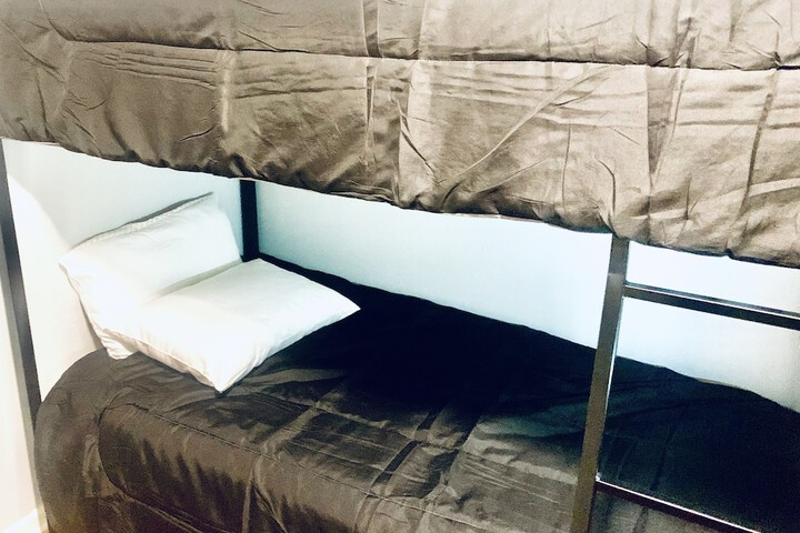 Room 4 of 9