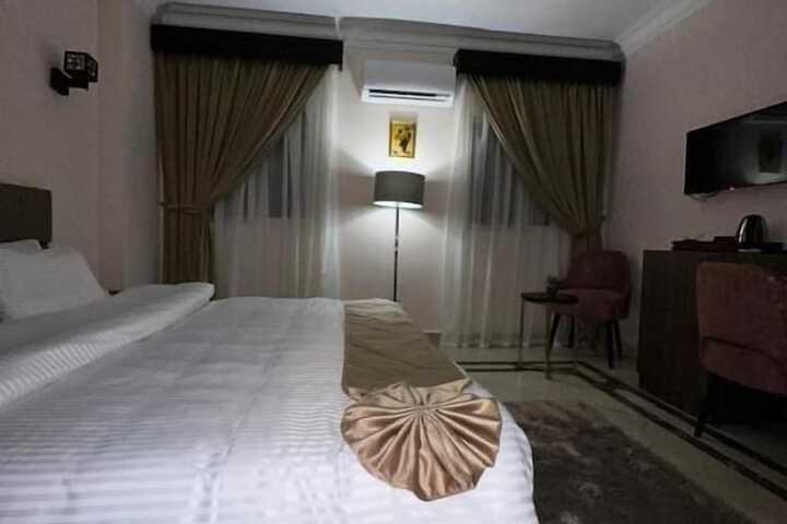 Room 13 of 125