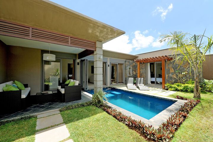 Hotel with Pool