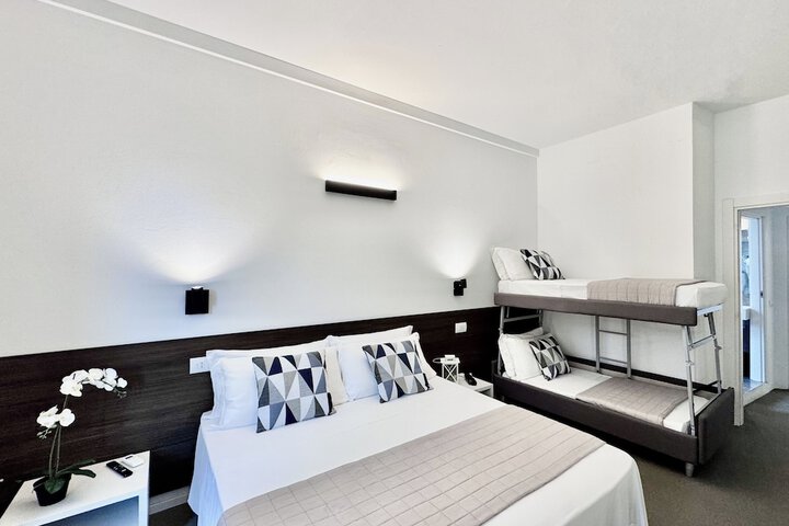 Room 13 of 37