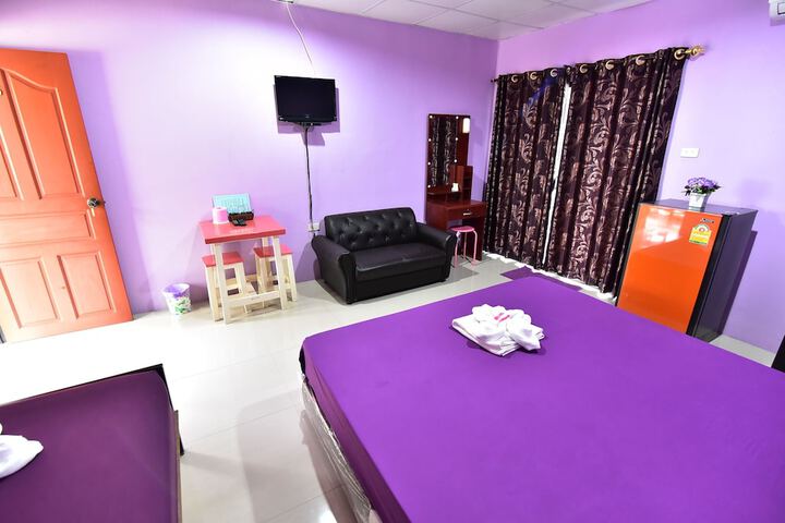 Room 12 of 27
