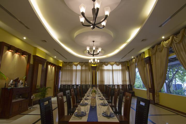 Ballroom/Hall 52 of 63