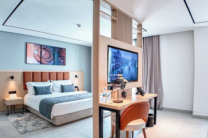 Room 25 of 51