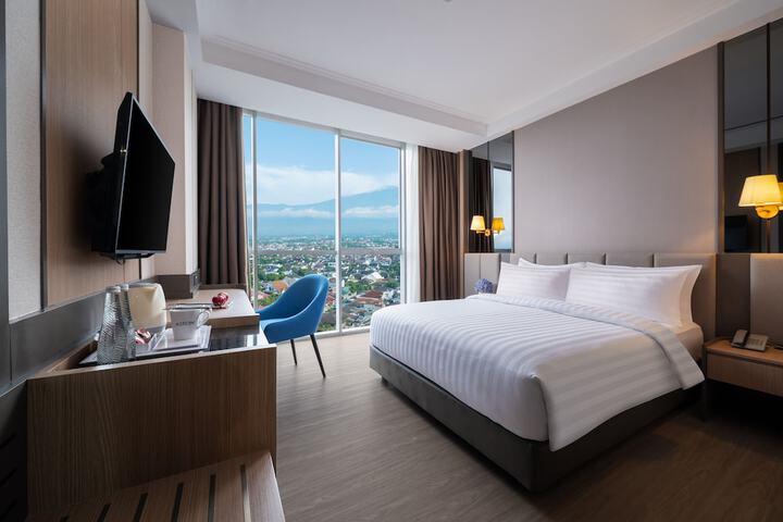 Room 7 of 33