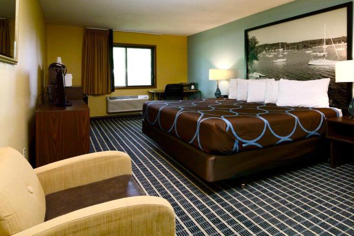 1 King Bed (6 of 9)