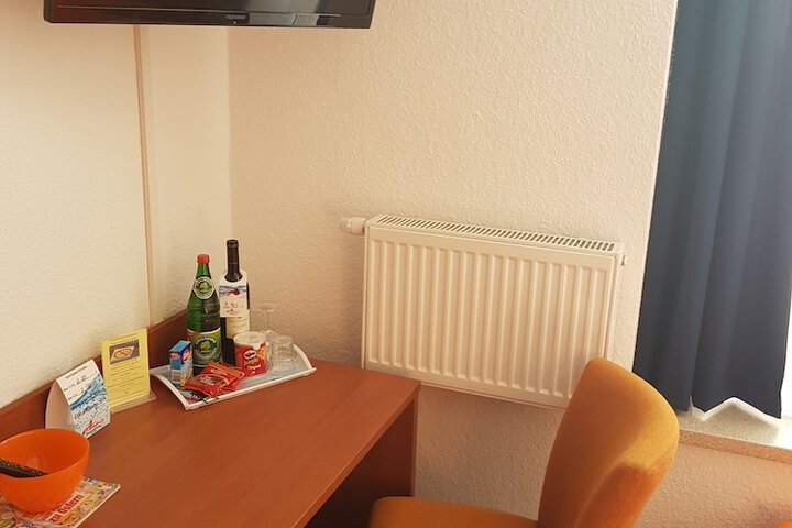 Room 13 of 52
