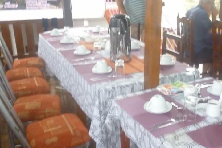 Dining 32 of 48
