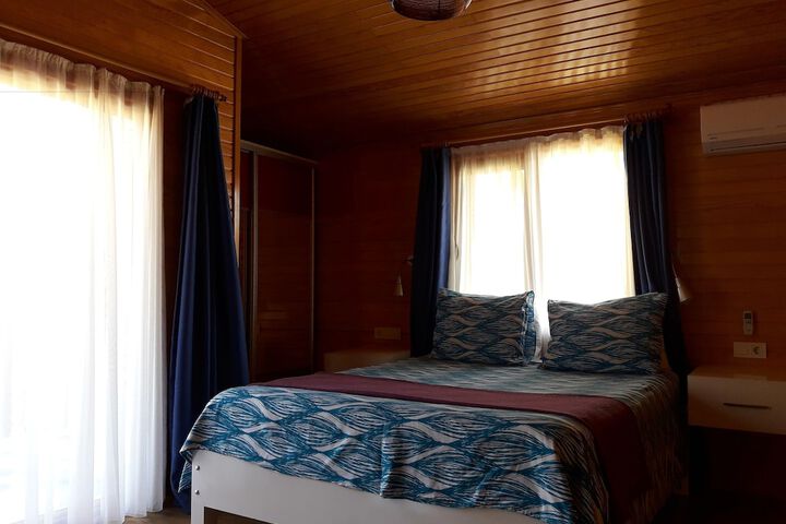 Room 9 of 144