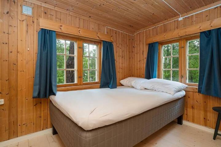Room 6 of 75