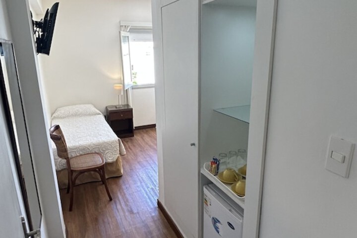 Room 25 of 100