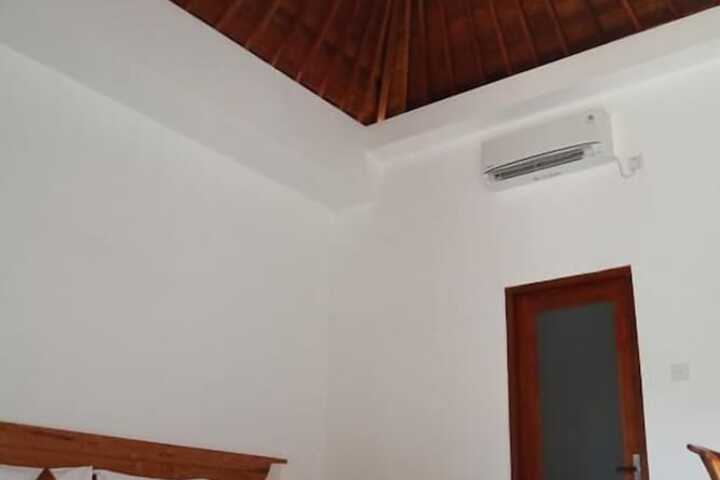 Room 12 of 32