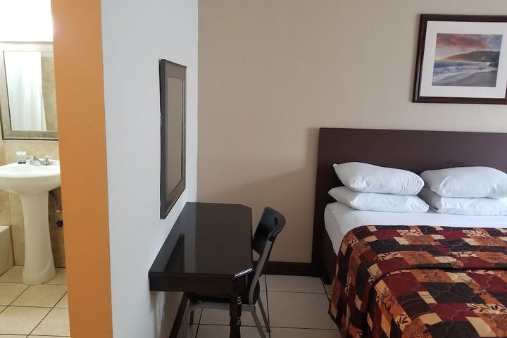 Economy Single Double Bed (4 of 16)
