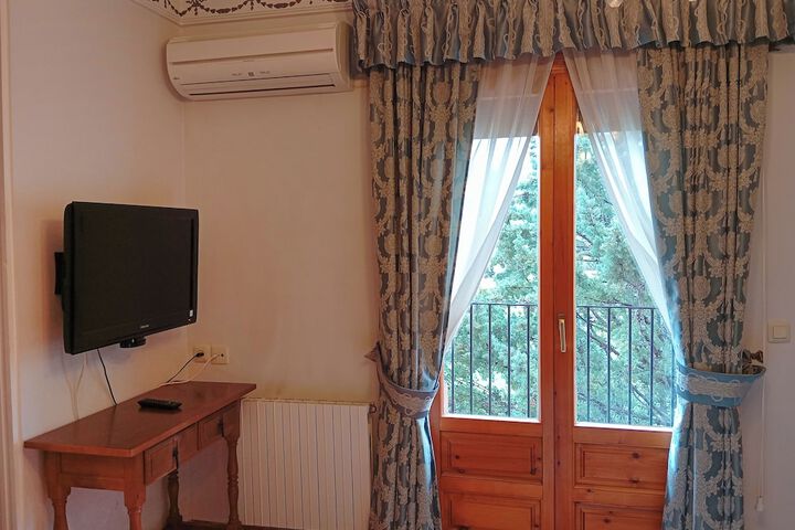 Room 27 of 69