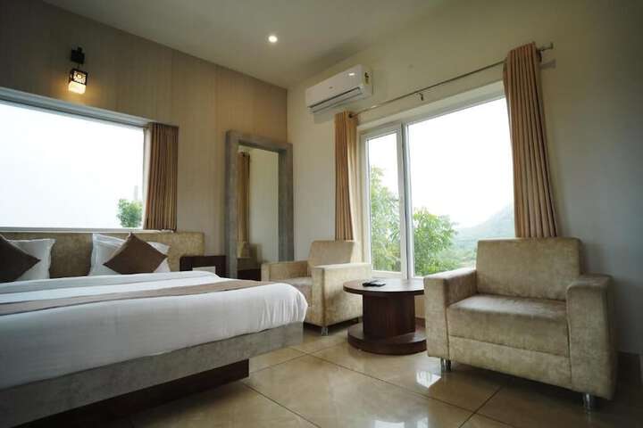 Room 2 of 38
