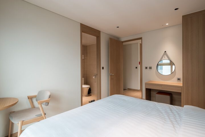Room 18 of 106
