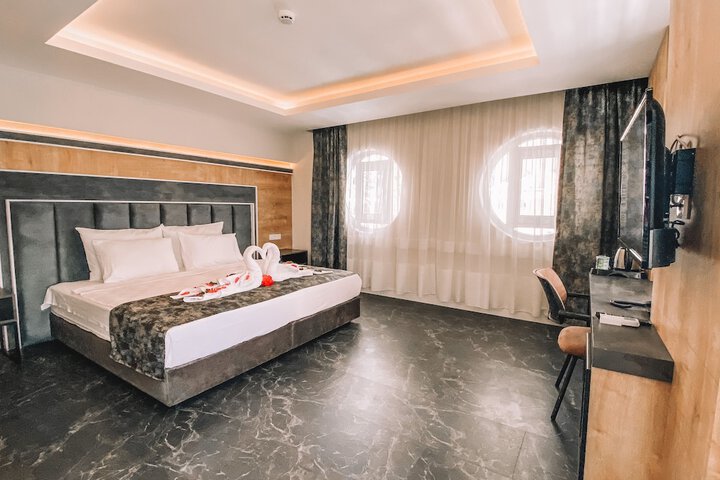 Room 5 of 28