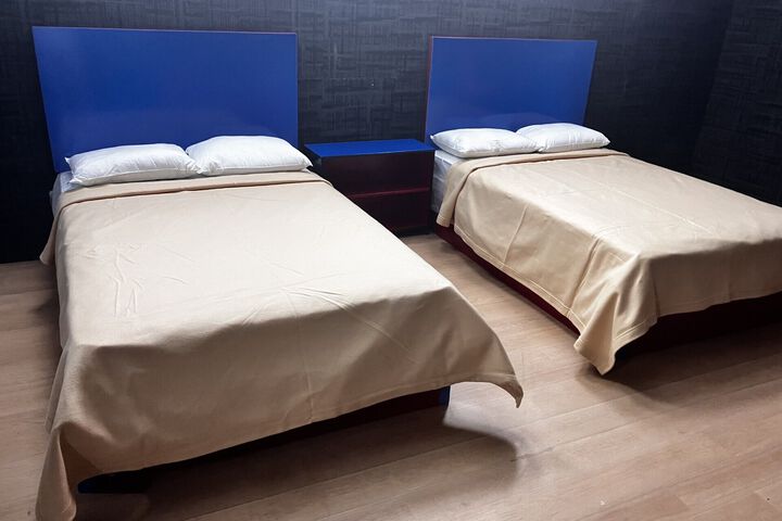 Room 4 of 6
