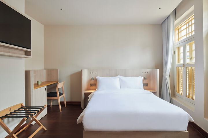 Room 8 of 15