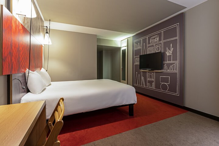 Room 3 of 36