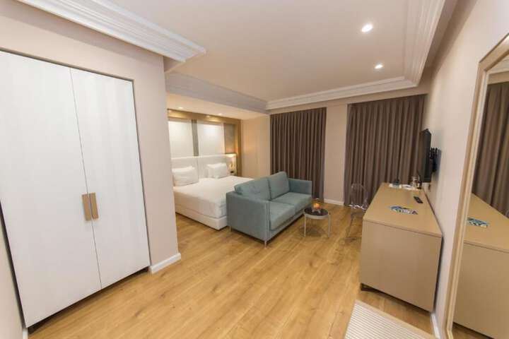 Room 19 of 71