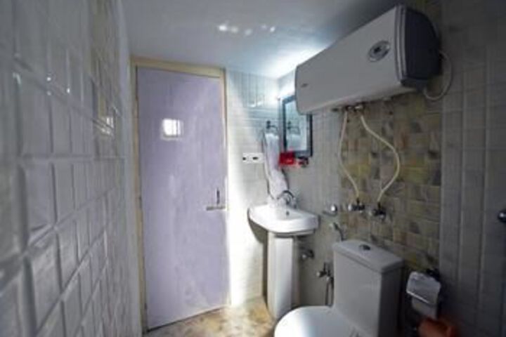 Room 7 of 25