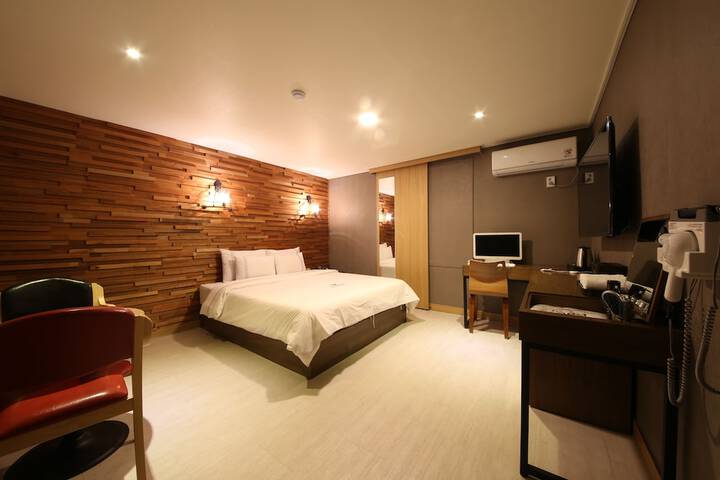 Room 9 of 29