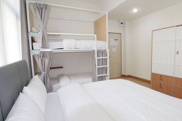 Room 26 of 76