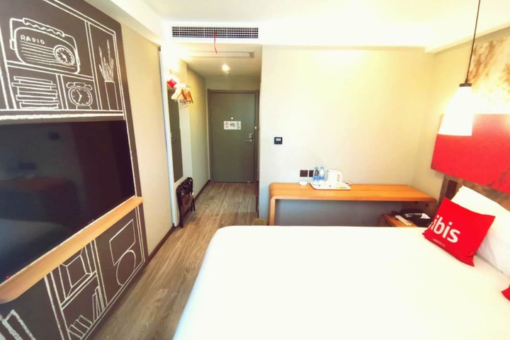 Room 8 of 27