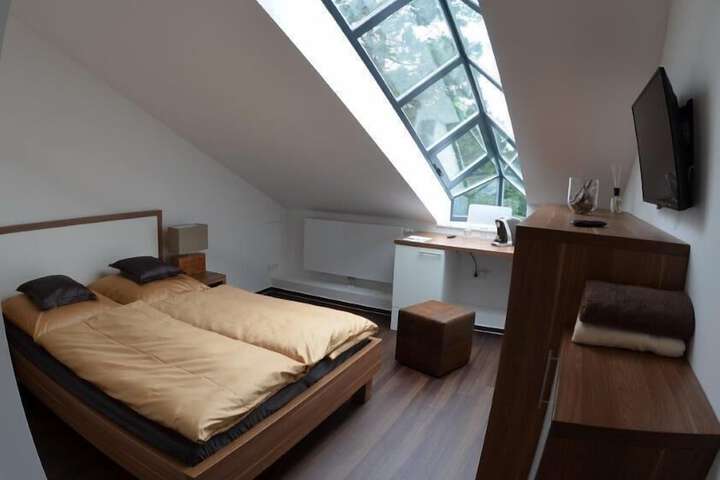 Room 21 of 239