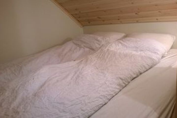 Room 13 of 32