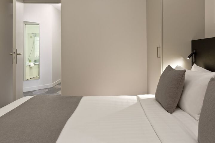 Room 9 of 50