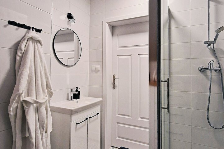Room 16 of 18