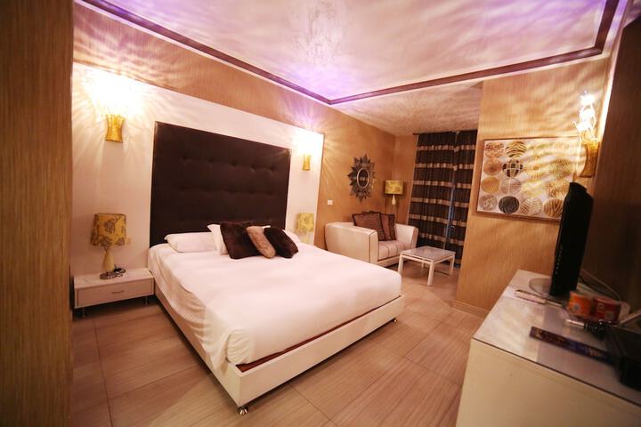 Room 10 of 126