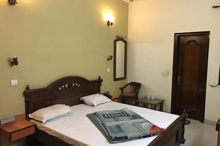 Room 10 of 25