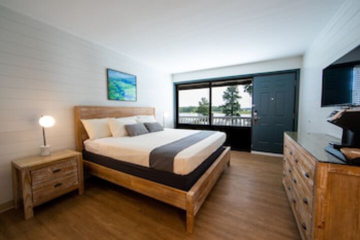 Room 4 of 180
