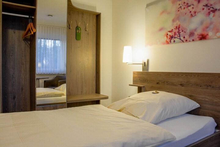 Room 28 of 92
