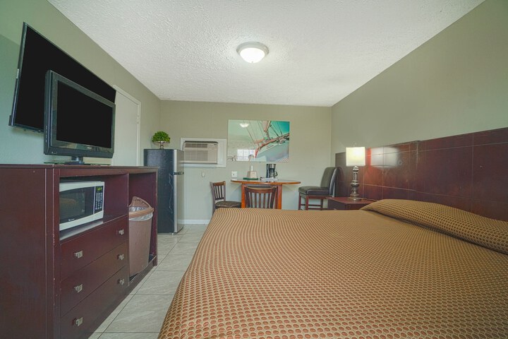 Room 12 of 50