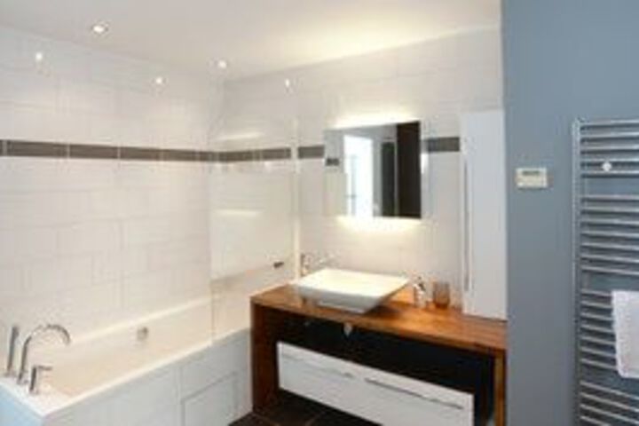 Room 5 of 28