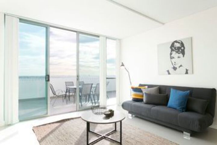 Sleek Sydney Residence - Close to CBD + Beaches