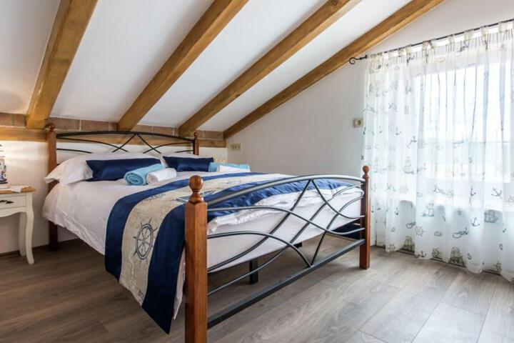 Luxurious Holiday Home in Risika with Private Beach