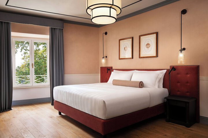 Room 27 of 49