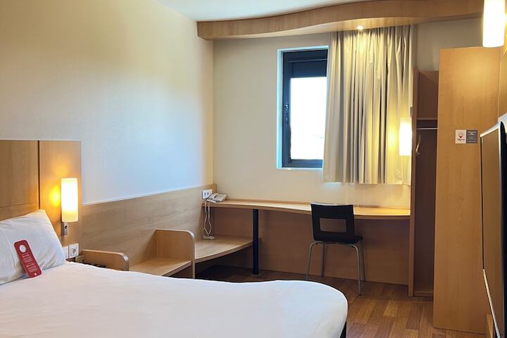 Room 14 of 98
