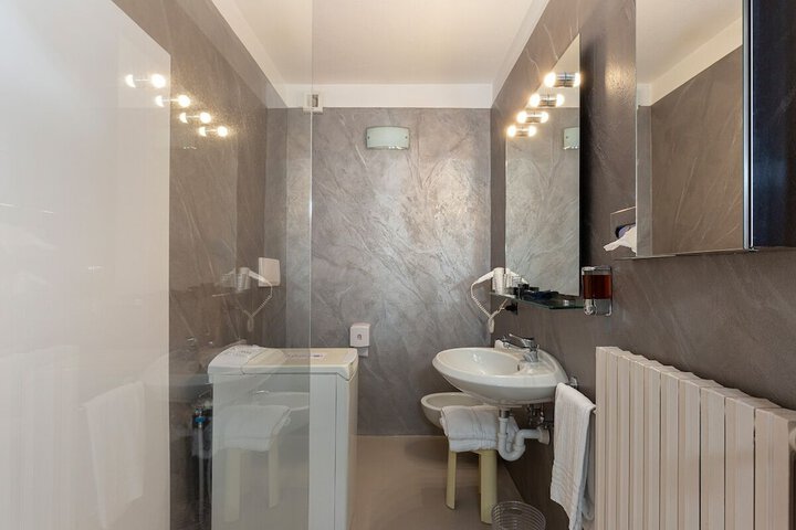 Room 45 of 73