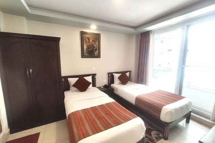 Room 9 of 15