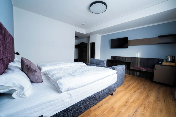 Room 12 of 24